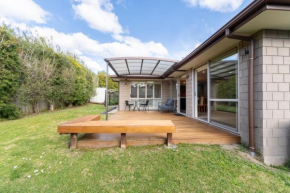 Relax on Cottage Court - Silverdale Holiday Home